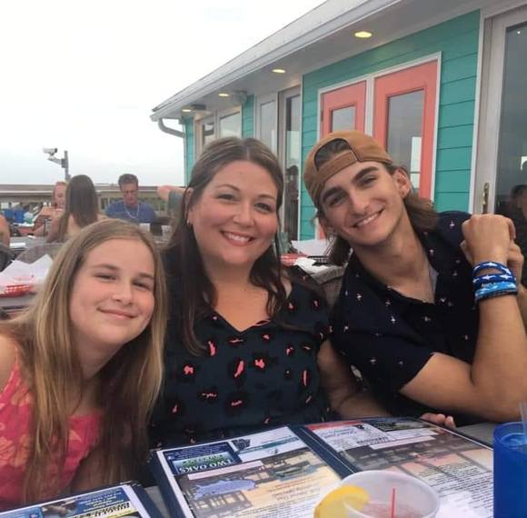 Meet your Posher, Andrea - Picture 1 of 1